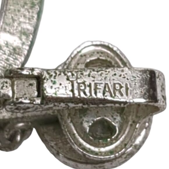 Vintage CROWN TRIFARI Clip On Earrings Silver Tone Hoop Door Knocker - Picture 5 of 5